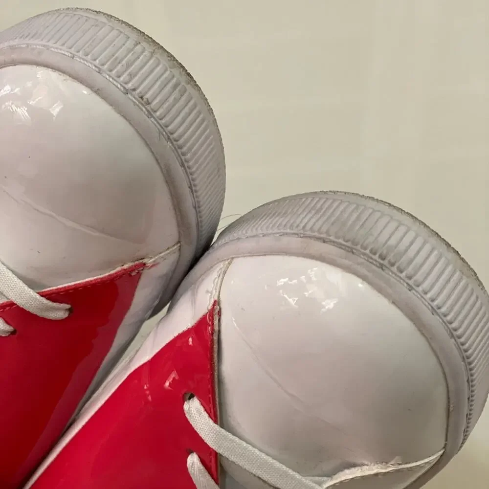 Puma heart sneakers! True to size - Picture 3 of 8